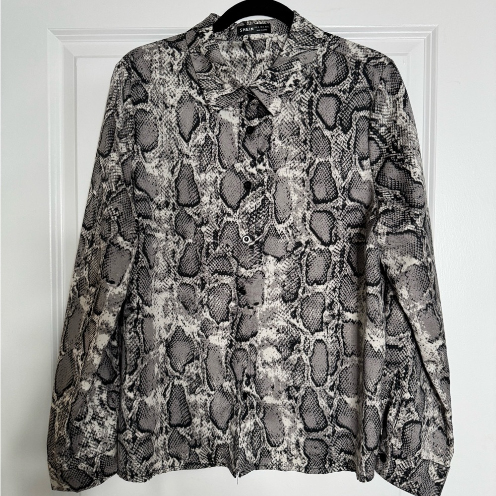 SHEIN Monochrome Snakeskin Top